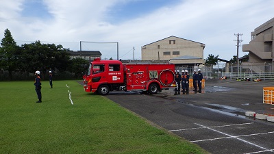 初任科ポンプ車操法の実施写真