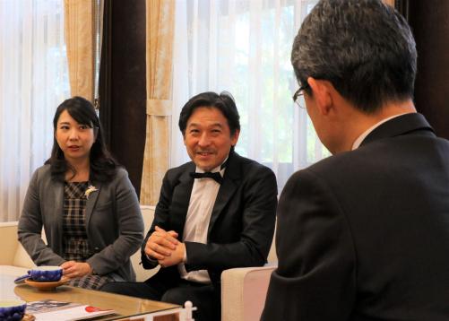 歓談のようすの写真
