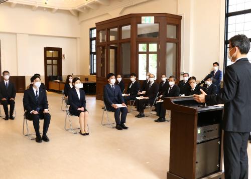 令和2年度新規採用者辞令交付式3