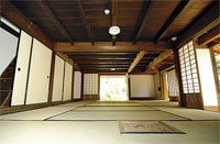 囲炉裏のある部屋