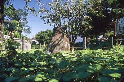 八尋殿跡(やひろでんあと)