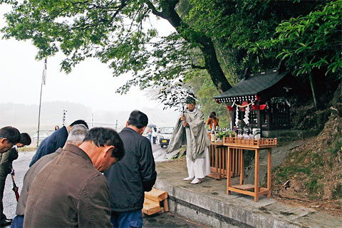 集落総出で行われる神事