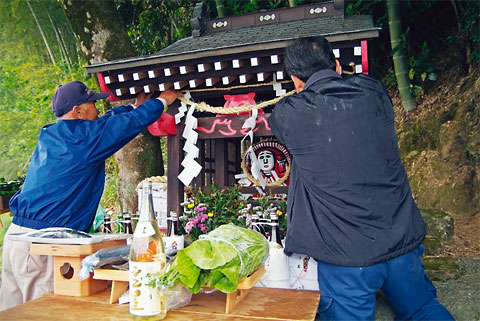 化粧される田の神さあ
