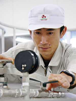 製造スタッフの佐伯一朗さん