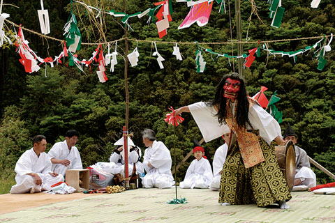 神楽の奉納